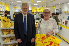 リトアニア首相が「ポケモンストア」を訪問―お土産探しのオフショットに「ピカチュウ外交だ！」など反響が 画像