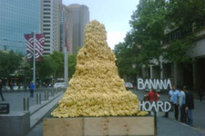 5mのバナナの塔、バナナ一房で『ドンキーコング リターンズ』プレゼント 画像