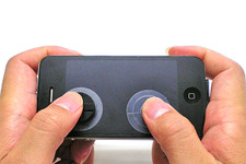 iPhoneでゲーム機のような操作感を実現するアクセサリ 画像
