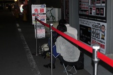 PlayStation Vita発売前夜、新宿の様子をレポート ― Wi-Fiモデル販売なしの店舗も 画像
