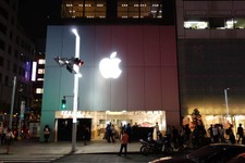 いよいよ本日、iPhone 5発売！Apple Store銀座店前に300人超の行列 画像