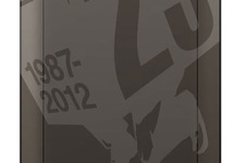 『メタルギア』25周年ロゴデザインiPhone5ケース登場！ダンボールをかぶったスネークがクール 画像