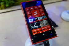 【MWC 2013】ノキアの最新Windows Phone 8スマホ「Lumia 720」を触った 画像