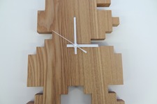 シンプルさがたまらない！ドットのマリオを形どった木の掛け時計「MARIO DROP CLOCK」を開封 画像