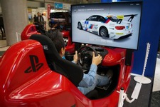 東京モーターショー13に『グランツーリスモ6』が出展 ― 赤い筐体に「T500 RS GT RACING WHEEL」を装着 画像