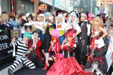 「サイコブレイク × 土屋アンナ」ハロウィンイベント、仮装パレードやミニライブで新宿は異様な雰囲気に 画像