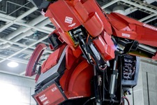 1億2000万円のロボット「クラタス」が数時間で「在庫切れ」、『鉄拳7』で格ゲー史上初のカメラギミックが実現か、“むっちり”から“食い込み”まで「ふともも」が凄い！、など…昨日のまとめ(1/6) 画像
