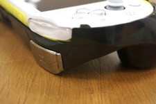 PS Vita向け「L2/R2ボタン」搭載グリップカバーを触ってみた！求めていたのはコレだが… 画像