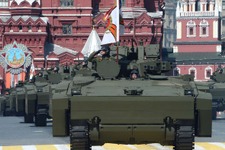 ロシア軍の新型戦闘車両はPS風ゲームパッドで操縦、メーカーが明らかに 画像
