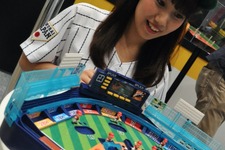 【東京おもちゃショー2015】ボールも3Dで飛んでくる「3D野球盤」かつての少年たちで大にぎわい 画像