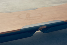 トヨタからホバーボード「Lexus hoverboard」発表…永久磁石で浮遊するスケボー 画像