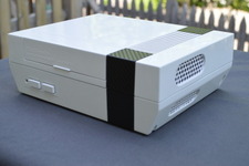 NESケースに小型ゲーミングPCを搭載させたユーザー登場 画像