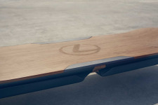 浮遊するスケートボード「Lexus hoverboard」映像第二弾が公開 画像