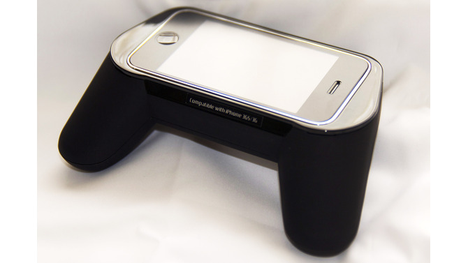 ゲームが楽しく便利になる？iPhone/iPod touch用ゲームコントローラー型アダプター