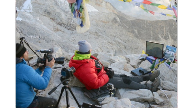 海外ゲーマー、エベレストにPS4を持参し…最も標高の高い場所でゲームをした世界記録を樹立