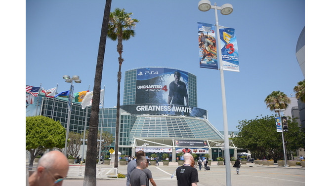 【E3 2015】開幕直前の会場の様子をレポート！今年目立ってるゲームはどれ?