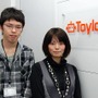 トイロジックでメンターを務めた遠渡知里さん（開発部デザイン課デザイナー・右）と、新人の林宏晃氏（開発部プログラム課プログラマー・左）