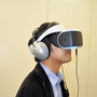 『サマーレッスン』をプレイしながら、VRの可能性と課題を原田氏に訊いた