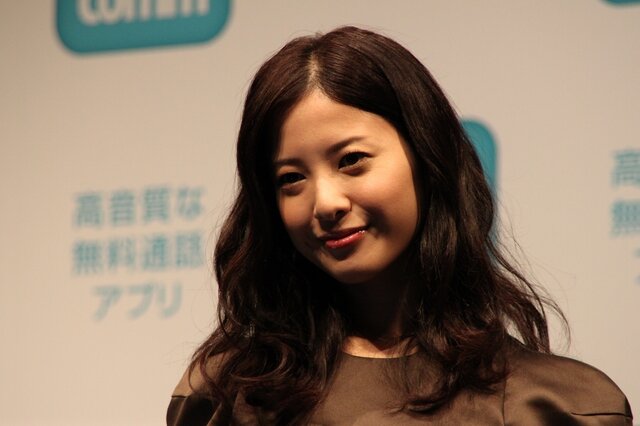 「commでいーじゃん!」女優の吉高由里子さんが無料通話アプリをアピール