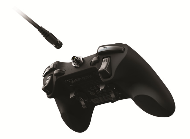 Xbox360ゲーマー注目、OLEDスクリーンを搭載したエリートゲーミングコントローラー「Sabertooth Elite」