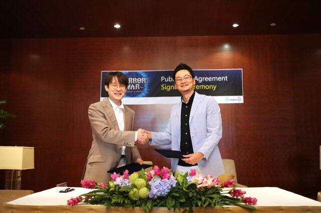 調印式の模様。ゲームポット代表取締役・植田修平氏（右）、L＆K社CEO・Nam Teak Won氏（左）