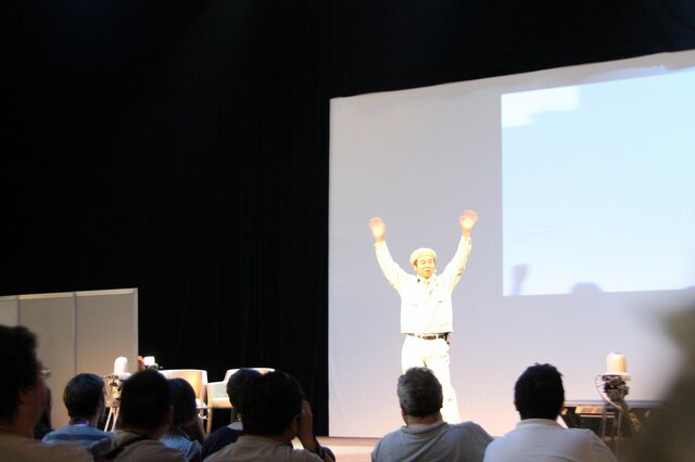 【ジャパンエキスポ2013】「ゲームセンターCX」有野課長、パリっ子の前で『マリオカート』の腕前を披露