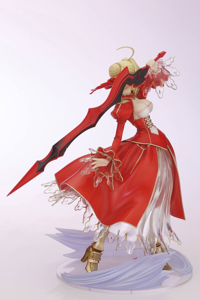 赤い衣装を纏った「セイバー・エクストラ」が、松本江永氏原型のPVCフィギュアで登場