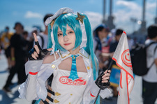 【コスプレ】レーシングミクはやはり神！トリダモノ先生デザインの衣装を人気レイヤー・うりんが披露【写真8枚】 画像