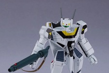 初代「マクロス」先輩から主人公へ受け継がれる「VF-1S」が、バトロイド形態でプラモ化！付属パーツやデカールで細かな劇中シーンも完全再現 画像