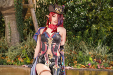 【コスプレ】スラリと伸びる美脚！『原神』屈指の美形キャラ“チャスカ”を再現するコスプレイヤーに注目 画像