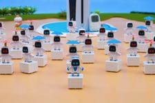 『アストロボット』がロボットトイ「toio」約50台になってダンシング！新年の挨拶を人文字（？）でも表現