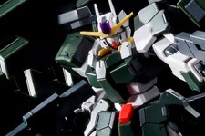 劇場版「ガンダム00」よりHGガンプラ「サバーニャ」＆「ハルート」最終決戦仕様が予約受付中！プレバンで余裕をもって購入可能な状況