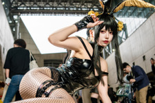 【コスプレ】「SPY×FAMILY」ヨルさんのバニーガール衣装が妖艶すぎる！網タイツからくりだす蹴りもド迫力【写真8枚】 画像