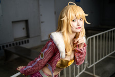 【コスプレ】『アイマス』星井美希のちょっと大胆なへそ出しアイドル衣装もバッチリ着こなす美女レイヤー【写真9枚】 画像