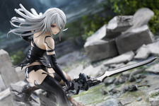 激しい戦闘の中で魅せるふともも！「ニーアオートマタ」より「A2」が立体化―躍動感あるポージングで四〇式戦術刀を構える 画像