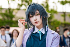 【コスプレ】台湾でもアイドル人気がすごかった！カメラマンに取り囲まれる「学マス」月村手毬の日本人美女レイヤー【写真10枚】 画像