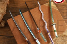 「鬼滅の刃」日輪刀がペーパーナイフに！特徴的な鐔やカラーを塗装で再現した、竈門 炭治郎や冨岡 義勇ら全5種ラインナップ 画像