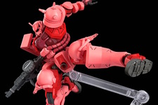 新作ガンプラ「HG シャア専用ザク(GQ)」が存在感抜群！マッシブなボディから放つ「シャアキック」ポーズもキマってる