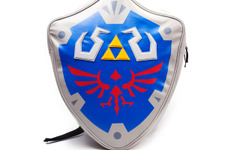 ハイリアの盾モチーフのバックパックがかっこいい！英国任天堂のオンラインショップで販売中 画像