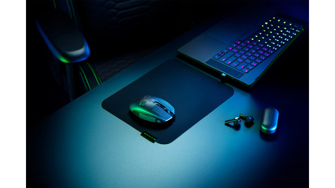 Razerから、超軽量高速ゲーミングワイヤレスマウス「Orochi V2」が5月28日発売─マウスパッド・リングライト・滑り止めテープも新登場