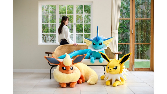 『ポケモン』イーブイとのサイズ差にビックリ！シャワーズ、サンダース、ブースターの「等身大ぬいぐるみ」受注販売は本日5月19日まで