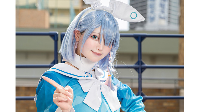 アロナ『ブルーアーカイブ』／みなとみら（X：@tehslu_cosab_xx）