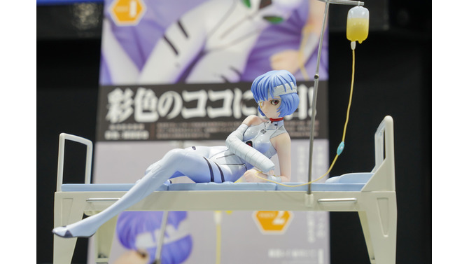 綾波レイ、アスカの大型造形物も！「エヴァワンフェス」珠玉の作品が大集結、放送30周年を記念した特別コラボ企画の様子をお届け【WF2025夏】