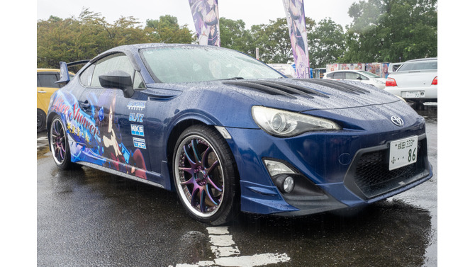 『ウマ娘』の痛車が集結！雨に負けない躍動感を放つ【第九回 天下無双 東西最強痛車決戦 フォトレポ】