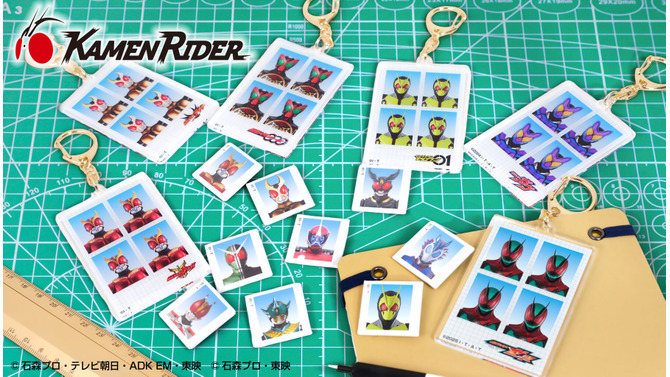 平成・令和ライダーが証明写真風にバッチリ決める！アクリルキーホルダー2種と缶バッジが予約販売