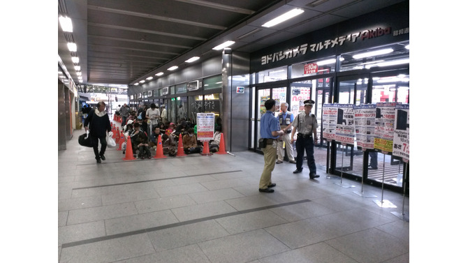 午前7時30分に受け付けを開始したヨドバシAkiba(写真の待機列は別玩具のもの)