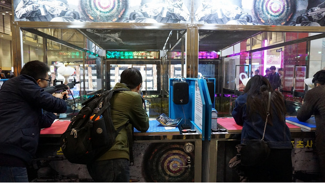 【G-STAR 2015】精巧なガスガンでモンスターを撃ち抜くシューティングAC筐体を発見