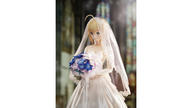 「セイバー ～10th ロイヤルドレスver.～」17,600円（税込）（C）TYPE-MOON