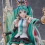 王冠をかぶったゴージャスな「初音ミク」フィギュアが、3月9日11時から予約開始！公式絵も手掛けるiXima先生のイラストを立体化