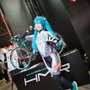 【コスプレ】「ワンフェス2019冬」初音ミクに扮したコンパニオンさんに注目！ GSRコーナー【写真34枚】